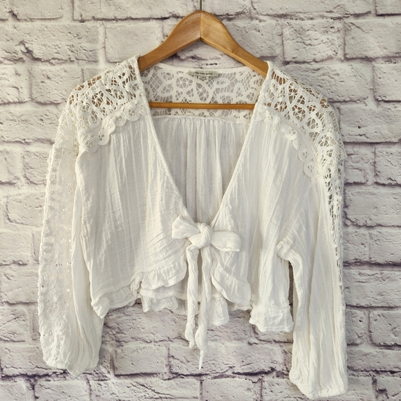American Eagle Outfitters Tops - American Eagle Tie Front Lace Detail Cropped White Top Sz Large